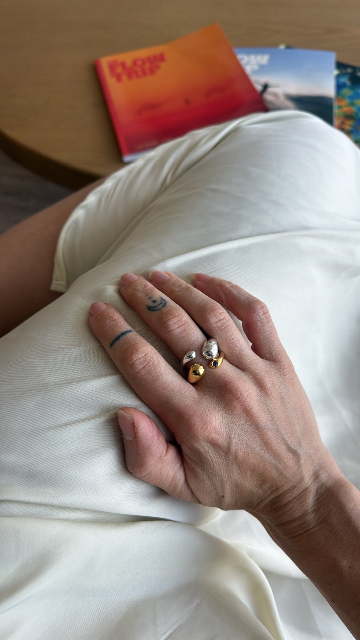 Abrazo Ring