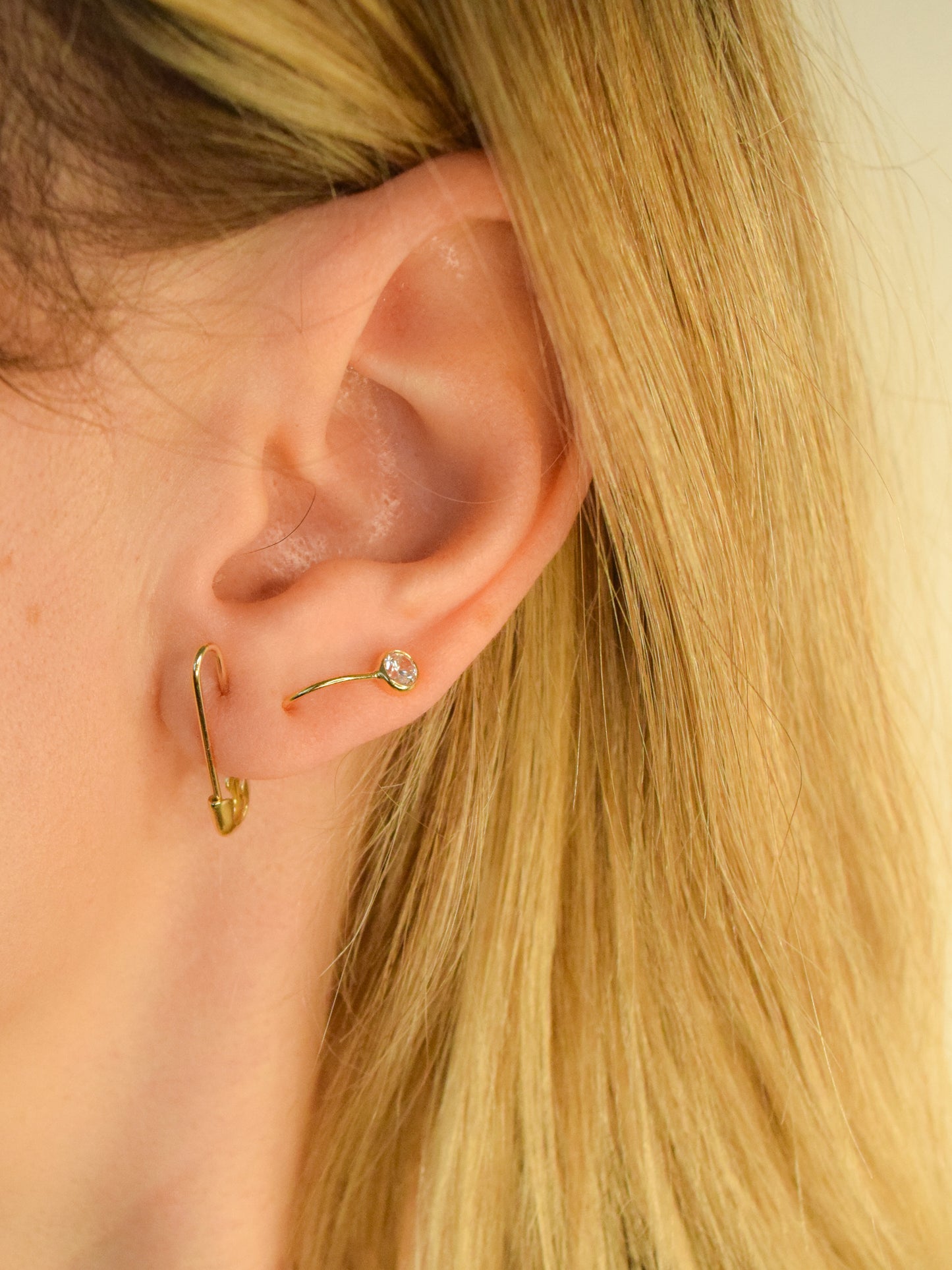 14K Gold Pin Earring