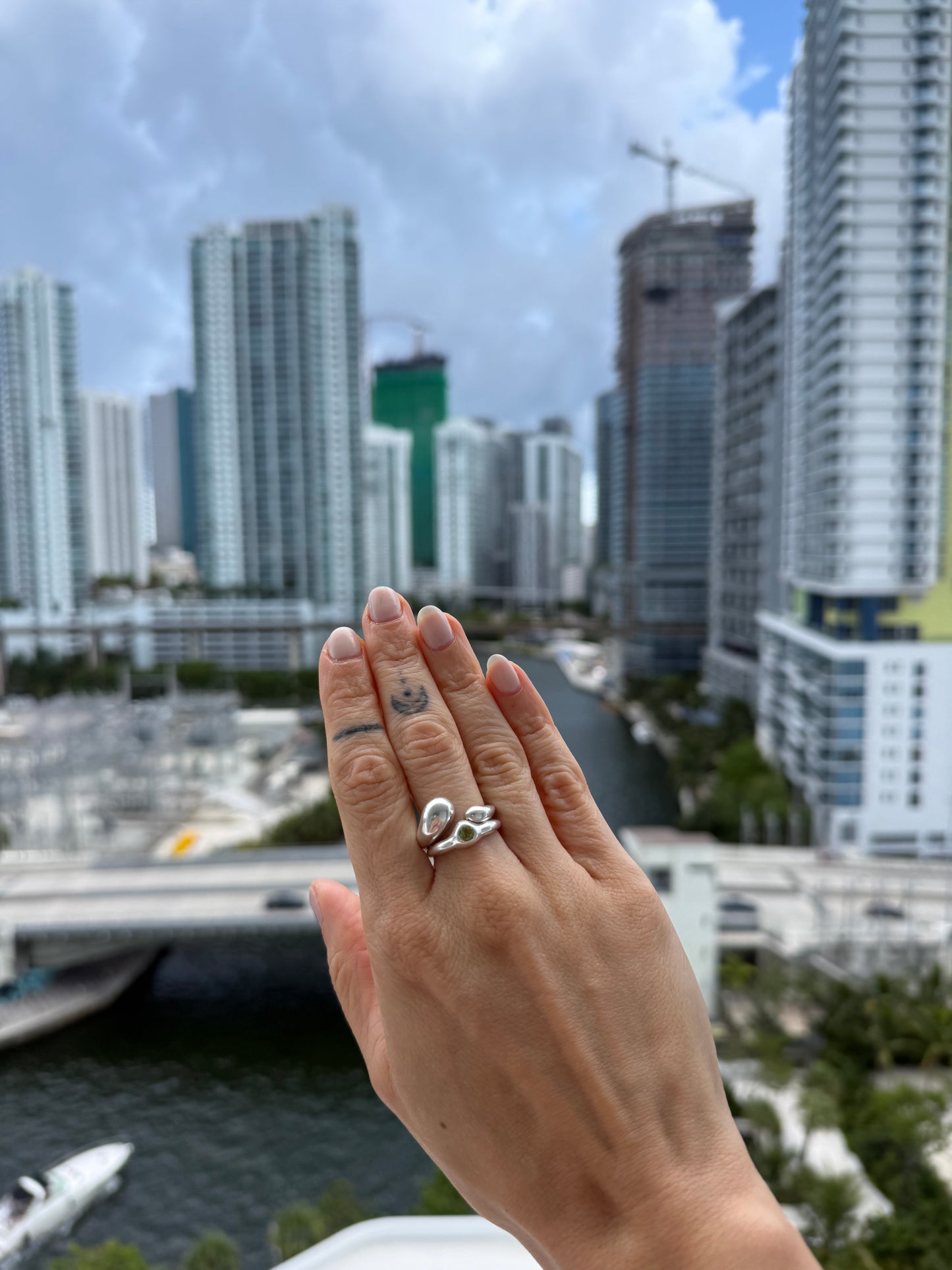 Abrazo Ring