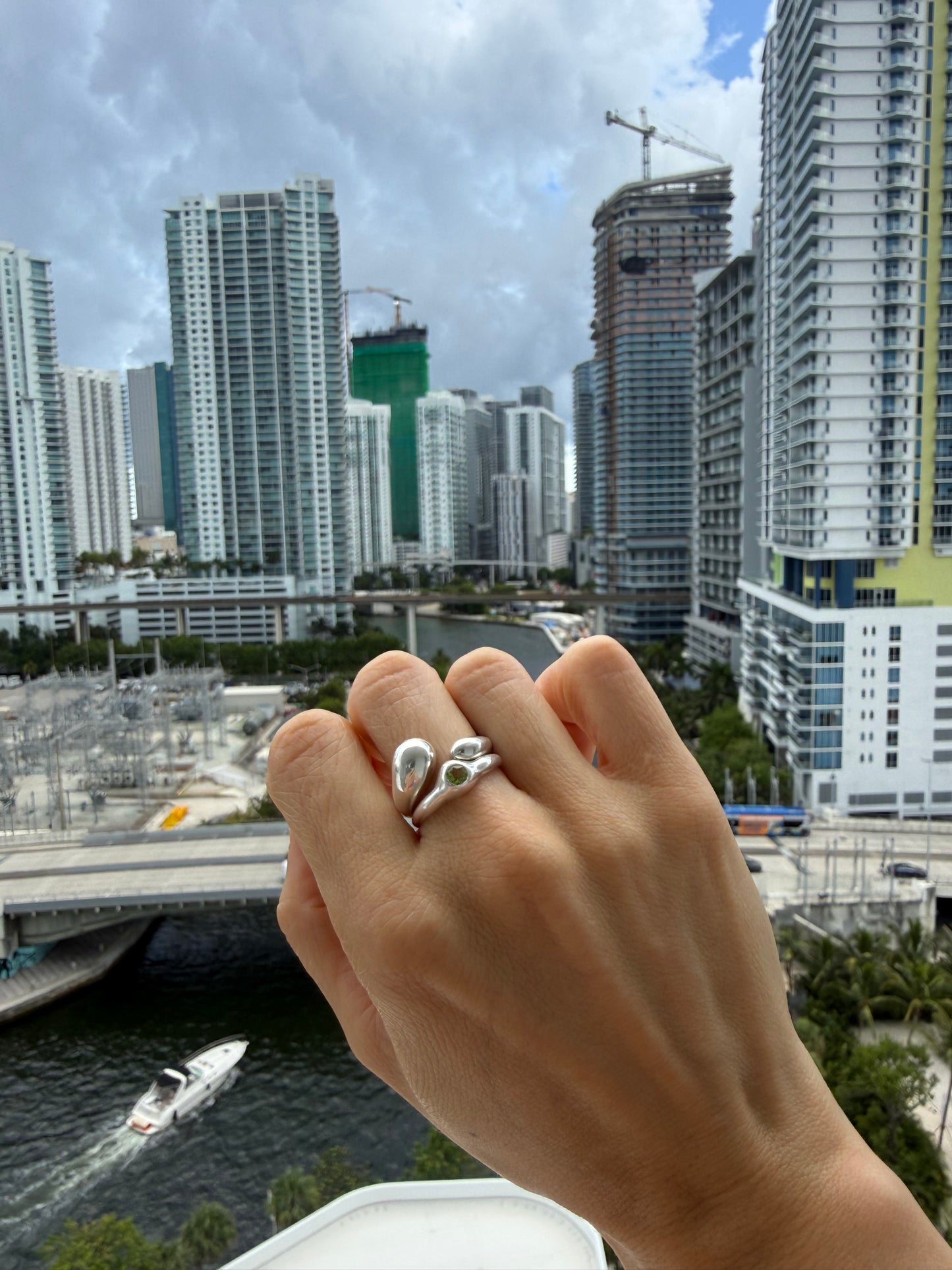 Abrazo Ring